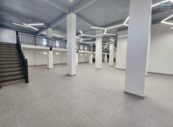 À louer un local professionnel de 400m2 avec parking à Andraharo Tananarive