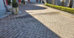 À louer un local professionnel de 400m2 avec parking à Andraharo Tananarive