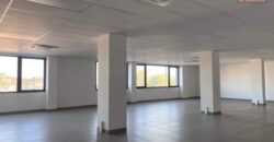 À louer un grand local professionnel de 250m2 avec parking à Ankorondrano Tananarive