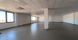 À louer un grand local professionnel de 250m2 avec parking à Ankorondrano Tananarive