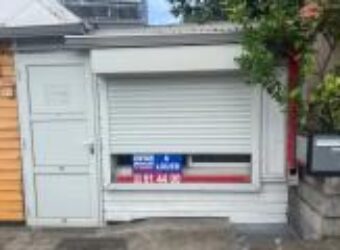 À louer petit local commercial de 22 m2 situé en centre-ville de l’Étang-Salé les Hauts Réunion