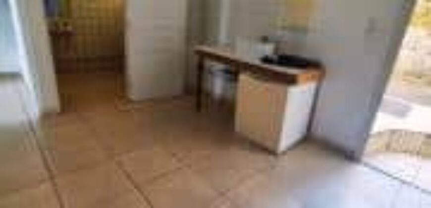 À louer local professionnel ou médical de 50 m2 situé dans le quartier de Ravine du Pont à Petite île Réunion