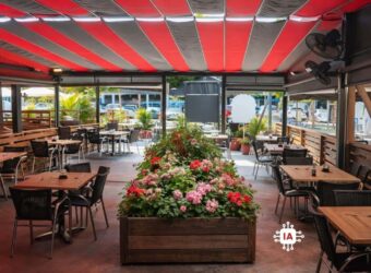 À vendre le restaurant Le Grilladin situé au coeur de la célèbre Place du Marché à Saint Gilles les Bains Réunion