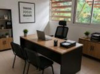 À louer local professionnel ou commercial de 140 m² situé à Trois Mares Réunion