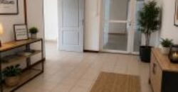 À louer local professionnel ou commercial de 140 m² situé à Trois Mares Réunion