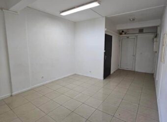 À louer local commercial de 33 m² à La Grande Montée Sainte-Marie Réunion