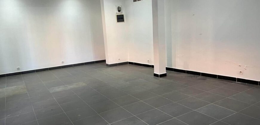 À LOUER – Local commercial de 46 m² à Ambodivona Tana Water Front