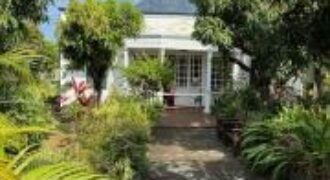 À louer un local professionnel d’environ 100 m2 situé en plein centre-ville de Saint Pierre Réunion