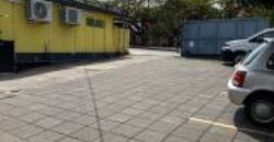 À louer un local professionnel d’environ 100 m2 situé en plein centre-ville de Saint Pierre Réunion