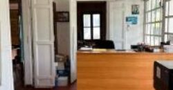 À louer un local professionnel d’environ 100 m2 situé en plein centre-ville de Saint Pierre Réunion