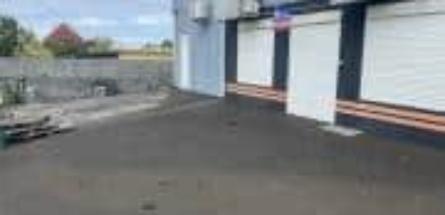 À louer local commercial de 75 m2 situé proche du centre-ville de La Rivière Saint Louis Réunion